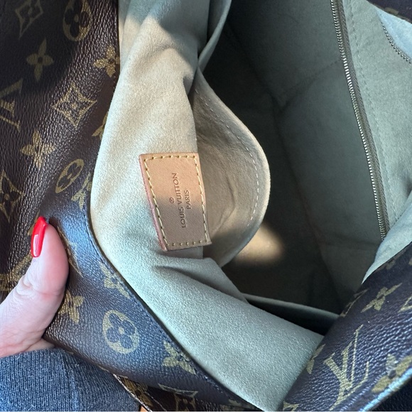 Louis Vuitton Artsy MM Purse - Picture 4 of 7